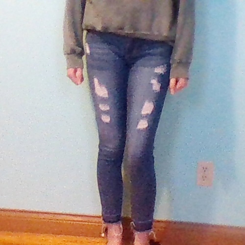 ✰ Joe's Slightly Distressed Skinny Jeans ✰